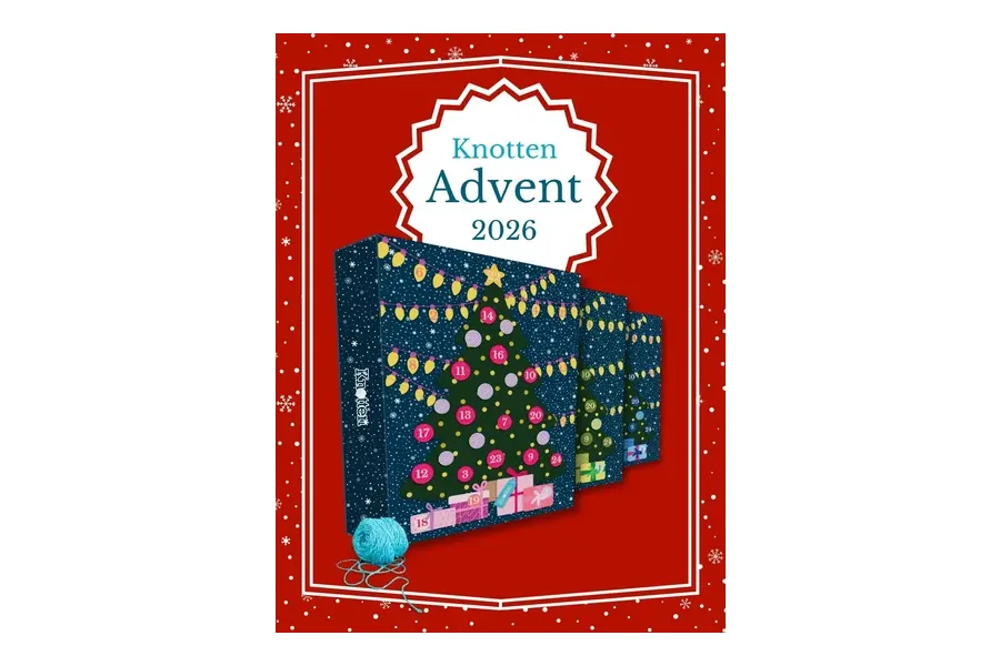 Drei Varianten des Knotten Adventskalenders 2026 mit Tannenbaum-Motiv und Wollknäuel