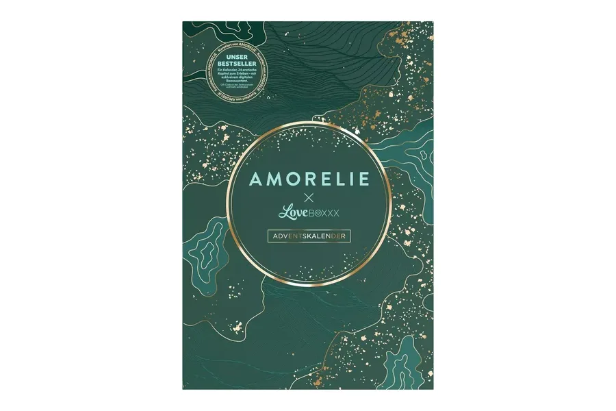 AMORELIE x Loveboxxx Adventskalender 2026 Das Original in dunkelgrüner Verpackung mit Goldring