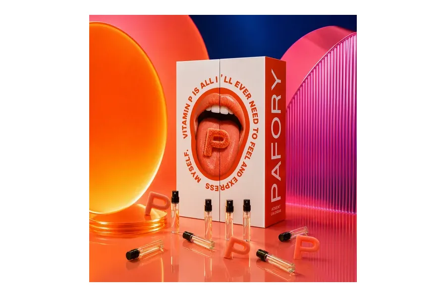 Pafory Parfum-Adventskalender 2026 mit mehreren 2-ml-Sprühfläschchen davor