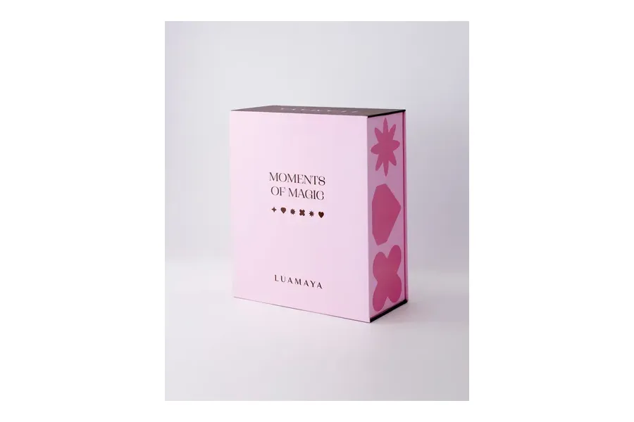 Rosafarbene Box des Luamaya Magic Moments Adventskalenders 2026