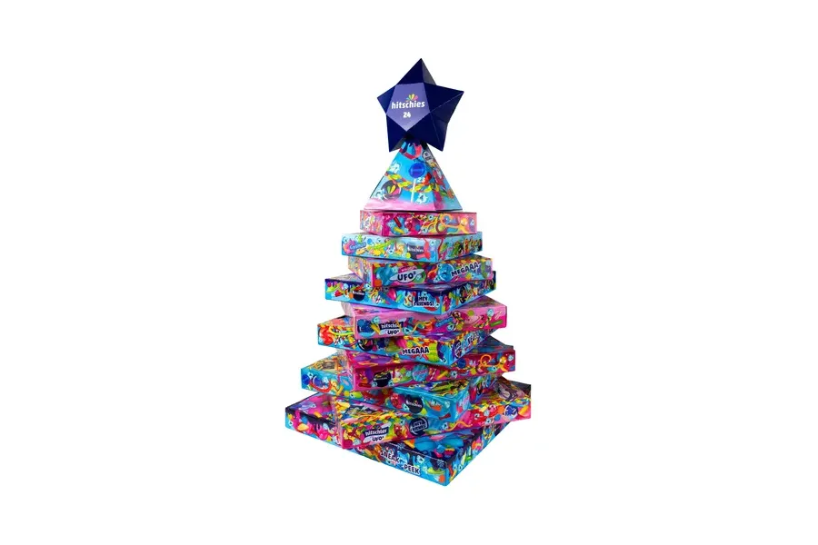 hitschies Adventskalender Crazy Christmas Tree aus gestapelten bunten Boxen mit Stern